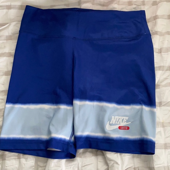 Nike Biker Shorts - Picture 1 of 2